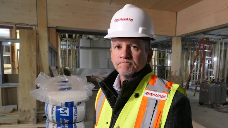 End Homelessness Winnipeg کے چیف ایگزیکٹیو آفیسر جیسن وٹفورڈ کا کہنا ہے کہ امریکہ کے ساتھ تجارتی جنگ شہر میں سستی مکانات کی تیاری میں زیادہ لاگت اور تاخیر کا باعث بن سکتی ہے۔