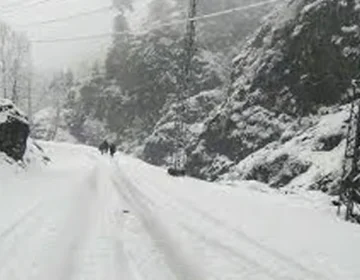 شدید برفباری کے باعث مری ایکسپریس وے بند